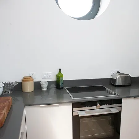 Modern 1 Bed Flat In Converted Church * ブリストル
